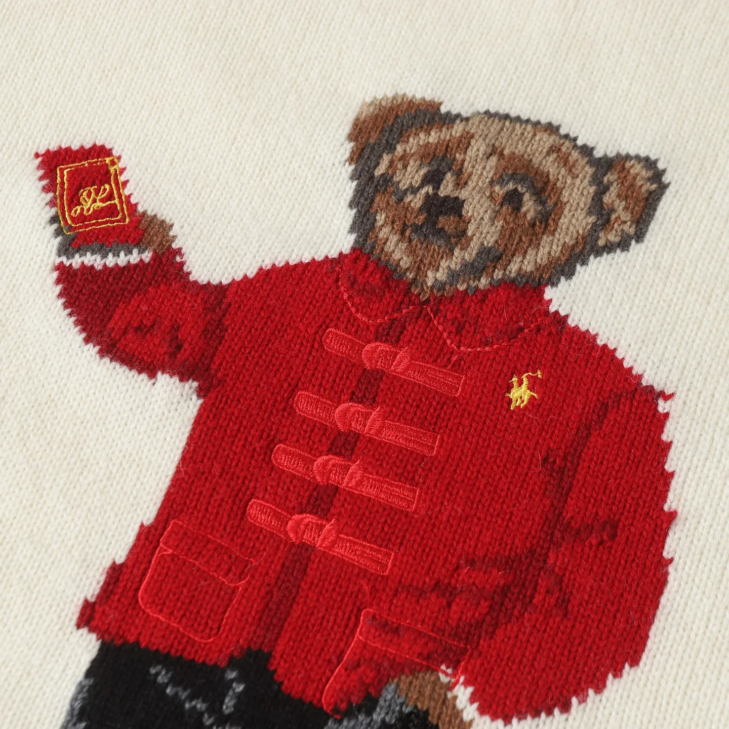 P470 [Wool] Original high-end quality Ralph lauren pol* 2026 early spring latest series! New Year's limited edition bear embroidered sweater, wool blend, soft and comfortable, super warm in autumn and winter! The little bear is wearing a red buttoned jacket and holding a red envelope. It is full of details and full of festive atmosphere. The classic round neck design is casual and versatile, and can be easily worn by both men and women. It is suitable for holiday gifts or daily wear. Exquisite craftsmanship + interesting design make it easy to create a festive look ✨. 3️⃣Personal color! S-M-L3️⃣ code!
